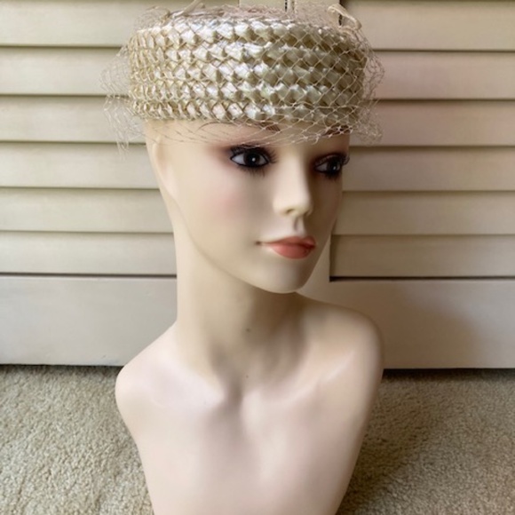 1950's Candy Straw Pillbox Hat - Picture 3 of 13